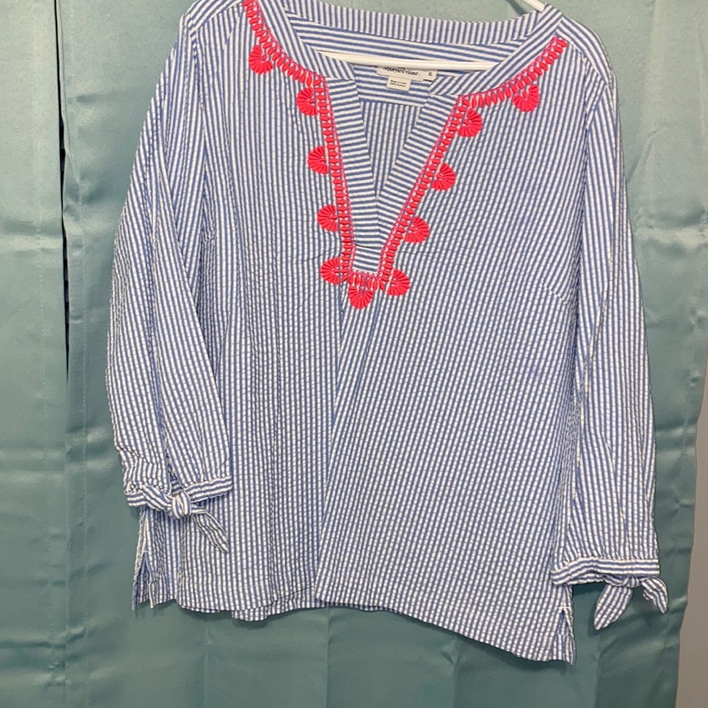 Vineyard Vines top